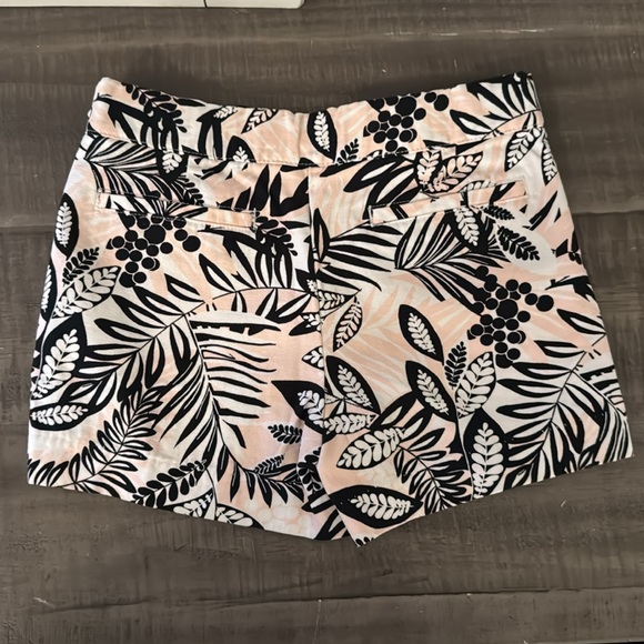 Janie and Jack Girls 5T White Shorts with Black and Pink Leaf-Print - Picture 7 of 9